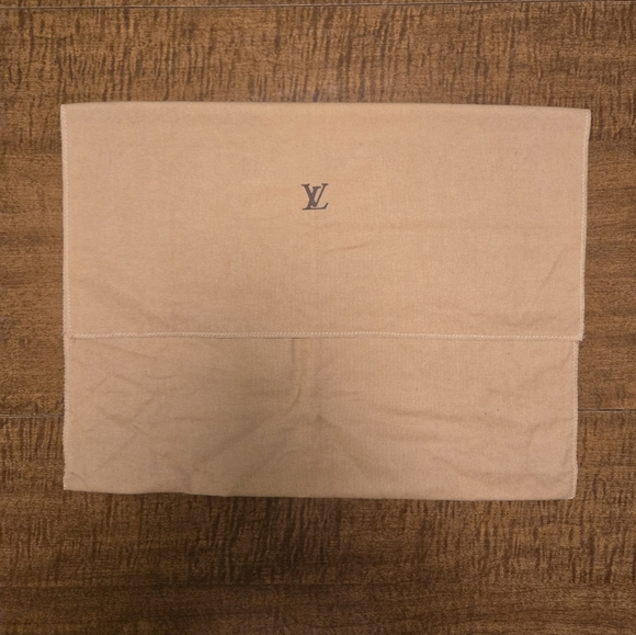 Authentic Louis Vuitton large dust bag in great condition - Picture 7 of 9